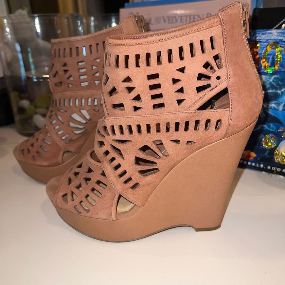 Gianni Bini Brown high heel wedges - Picture 2 of 6